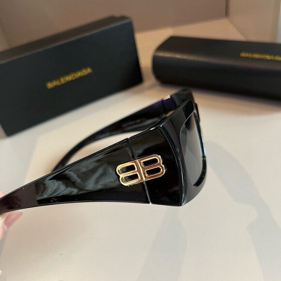 Balenciaga Dynasty rectangle sunglasses in black with gold hardware ? main image 6